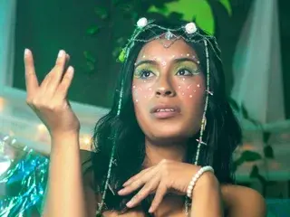 Roxanne_han22  live sex cam