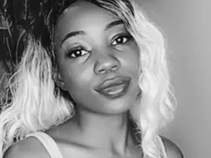 Prettylolah  live sex cam