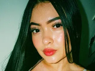 Sweetybombom  live sex cam