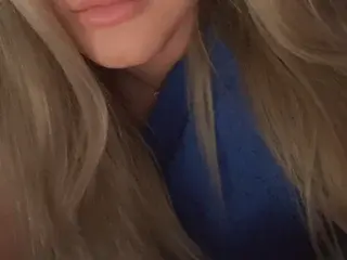 Blondebombshell_x  live sex cam