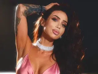 GolddennBriana  live sex cam