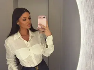 OliviaNoirr  live sex cam