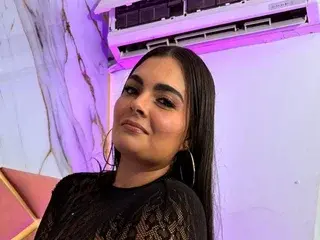 MaddyyCruz  live sex cam
