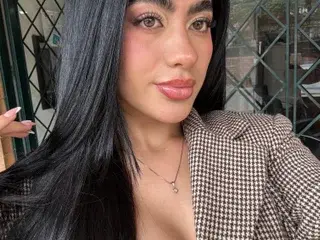 Emiillyx  live sex cam