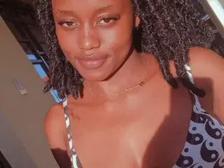 Naughtyellah  live sex cam