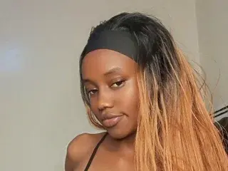 Naughtyellah  live sex cam