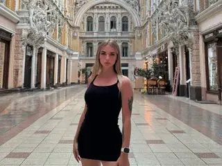 ArinaWong  live sex cam