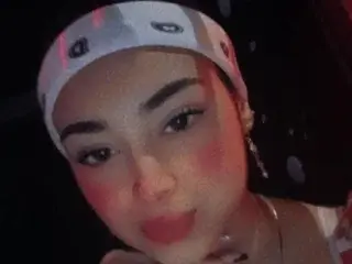 Emily_Petit  live sex cam