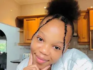 KinkyCreamyBuns  live sex cam