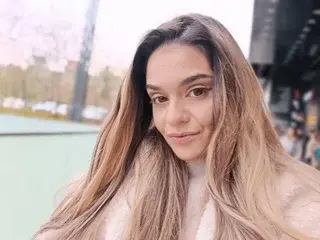 RobertaRosetti  live sex cam