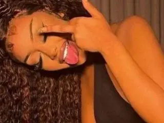 Susyjoh21  live sex cam