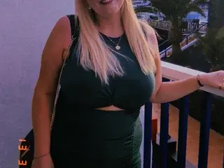 BlueEyedLeo  live sex cam