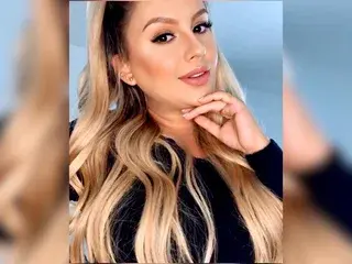 Hanna_Blondee  live sex cam