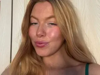 Naughtynina21  live sex cam