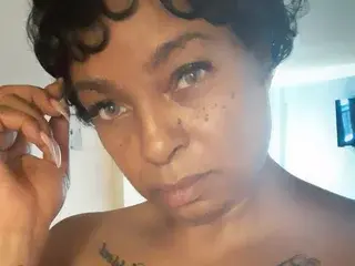 MsLindaParks52  live sex cam