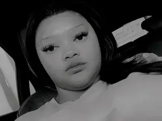 Qwinniey  live sex cam