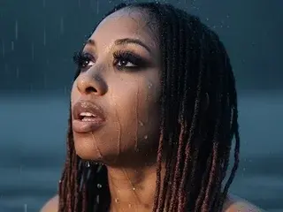 LondonSquirts  live sex cam