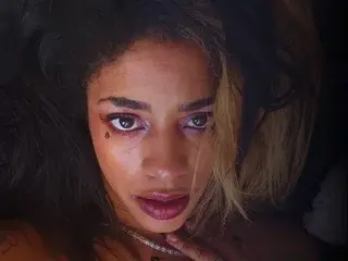 TutulaTomTom  live sex cam