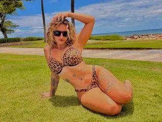 Extraroxy  live sex cam