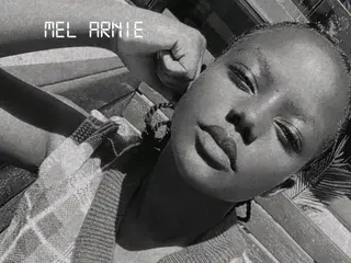 Mel_arnie  live sex cam