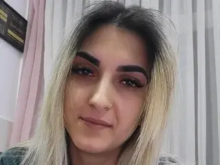 Adriana27  live sex cam