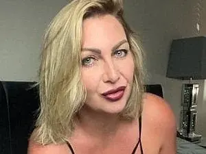 LeighDarbyBabestation  live sex cam