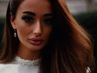 OutrageousOne  live sex cam