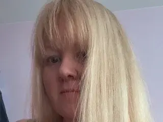 CurvyDanielle  live sex cam