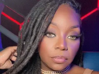 AvalonRay  live sex cam