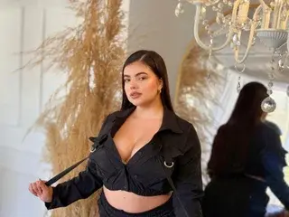 SaraWatsonns  live sex cam