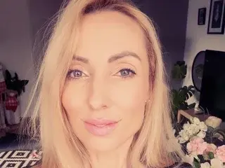 SexyEmila  live sex cam
