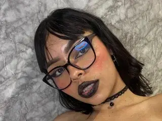 GeekyNyveth  live sex cam
