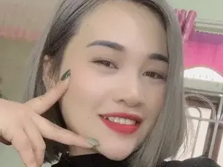 SuryBee  live sex cam