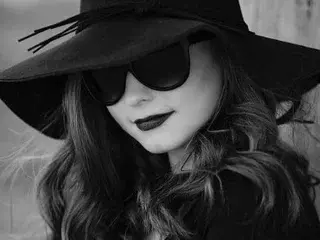 Betty_lover_18  live sex cam