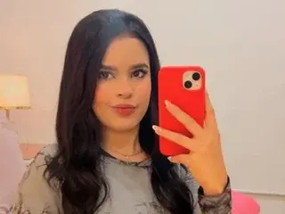 LunaVera21  live sex cam