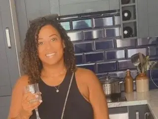CurlyBrown22  live sex cam