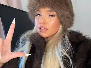 MissBarbeeNoir  live sex cam