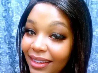 SEXYMELONSxx23  live sex cam
