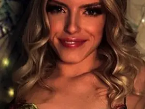 HurricaneDaisySkye  live sex cam