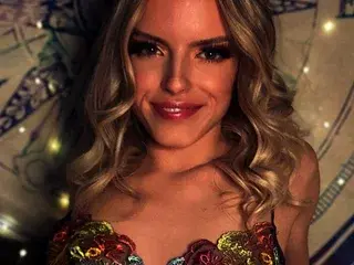 HurricaneDaisySkye  live sex cam