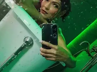 Hannapetit29  live sex cam