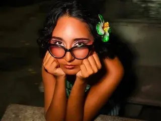 AmelieRosee  live sex cam