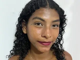 Carameloblue  live sex cam