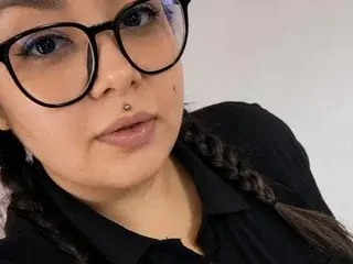 VexaryVex  live sex cam