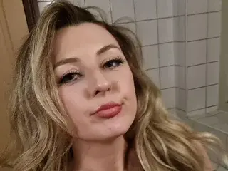 RosieClifton123  live sex cam