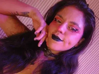 IvannaBellini019  live sex cam