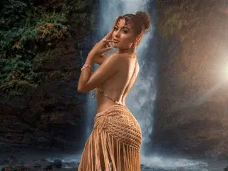 ValleryJohnson  live sex cam