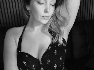 DeepThroatDarling  live sex cam