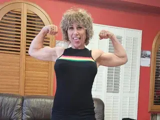 IrisVibe  live sex cam