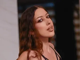 AlaraMyst  live sex cam